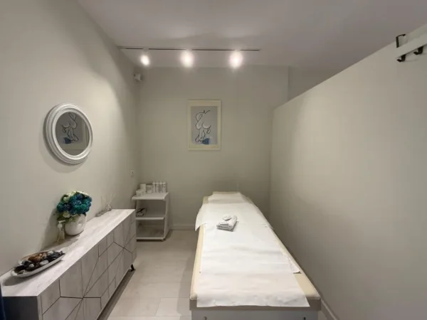 Tirane, shes Klinike Estetike 10.000 €