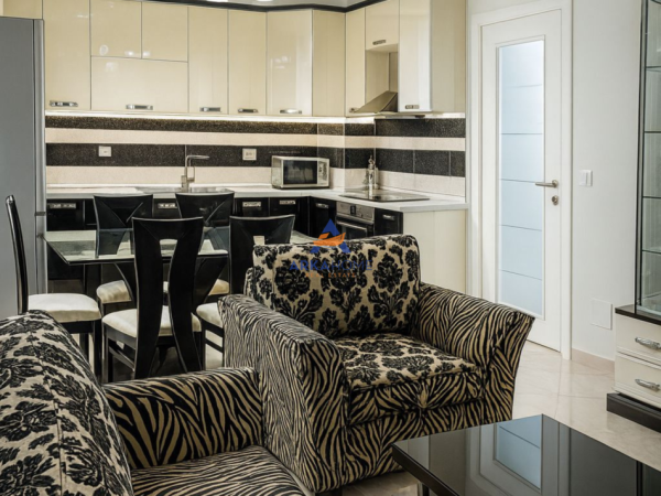 Tirane, jepet me qera apartament 2+1+Ballkon Kati 9, 96 m² 550 € 