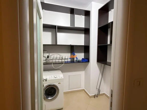 Tirane, jepet me qera apartament 2+1+Ballkon Kati 9, 96 m² 550 € 