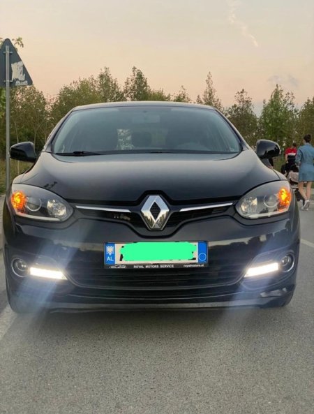 Tirane, shitet makine Renault Megan (Limited Edition) Nafte, e zeze automatik Klima 200.000 km 4.600 €