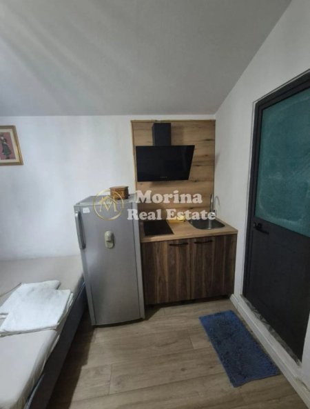 Tirane, jepet me qera garsonier Kati 3, 28 m² 300 € (Shkolla e Bashkuar)