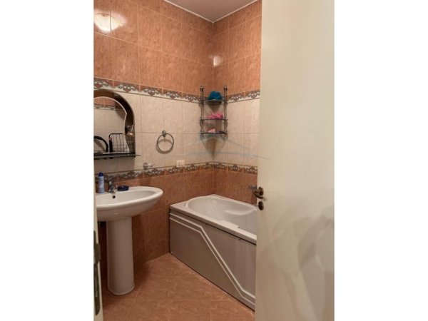 Tirane, shitet apartament 2+1+Ballkon Kati 5, 105 m² 250.000 € (STACIONI I TRENIT)
