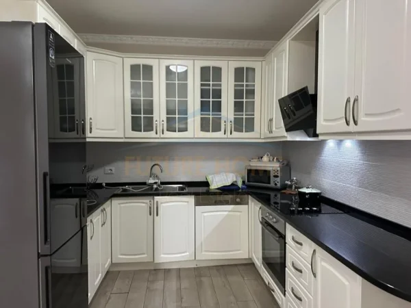 Tirane, shitet apartament 2+1+Ballkon Kati 5, 105 m² 250.000 € (STACIONI I TRENIT)