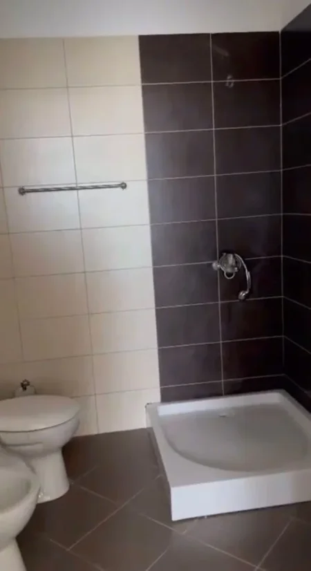 Tirane, jepet me qera apartament 2+1+Ballkon Kati 8, 95 m² 450 € (Bar Artisti)