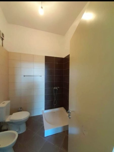Tirane, jepet me qera apartament 2+1+Ballkon Kati 8, 95 m² 450 € (Bar Artisti)