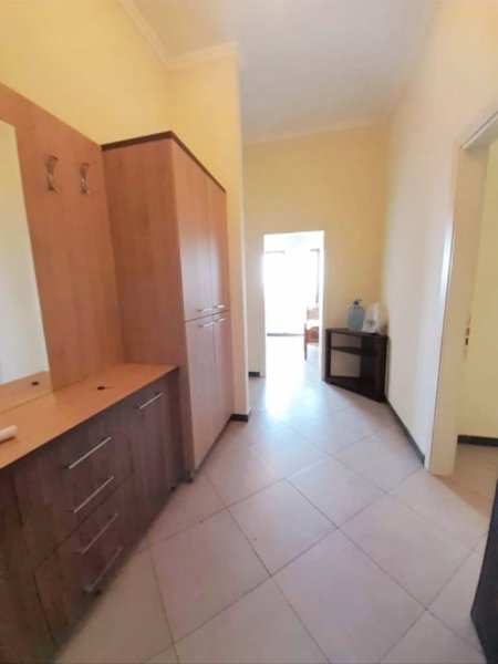 Tirane, jepet me qera apartament 2+1+Ballkon Kati 8, 95 m² 450 € (Bar Artisti)