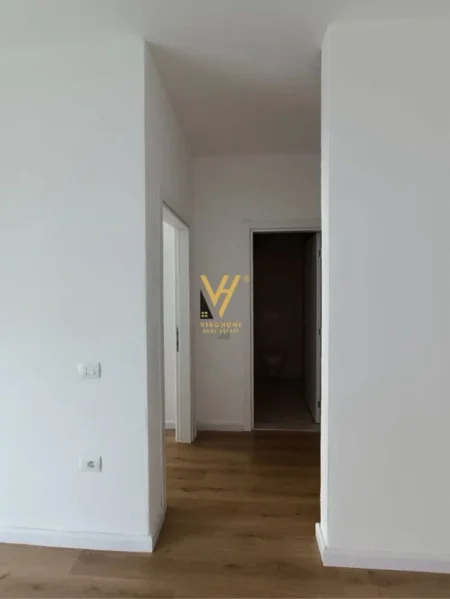 Tirane, jepet me qera zyre Kati 2, 60 m² 600 € (KOMUNA E PARISIT)