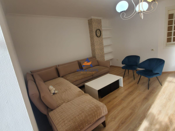 Tirane, jepet me qera apartament 3+1+Ballkon Kati 3, 130 m² 1.500 € 