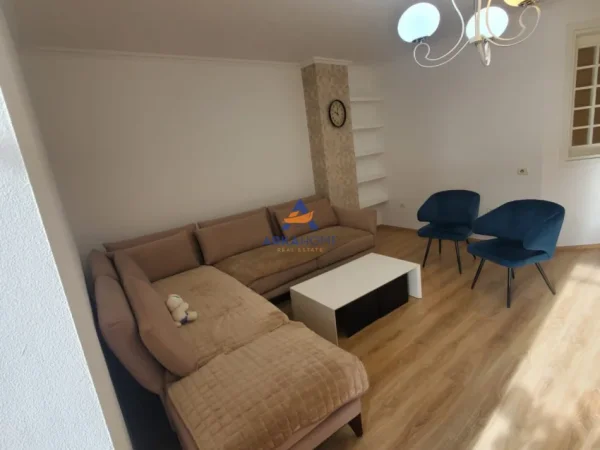 Tirane, jepet me qera apartament 3+1+Ballkon Kati 3, 130 m² 1.500 € 