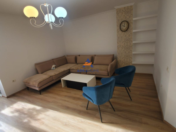 Tirane, jepet me qera apartament 3+1+Ballkon Kati 3, 130 m² 1.500 € 