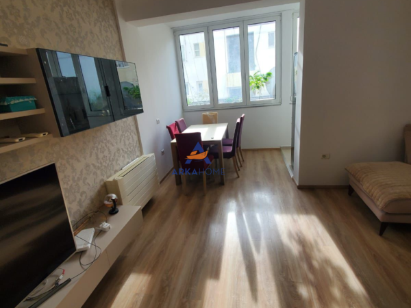 Tirane, jepet me qera apartament 3+1+Ballkon Kati 3, 130 m² 1.500 € 
