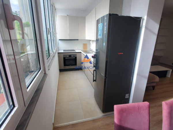 Tirane, jepet me qera apartament 3+1+Ballkon Kati 3, 130 m² 1.500 € 