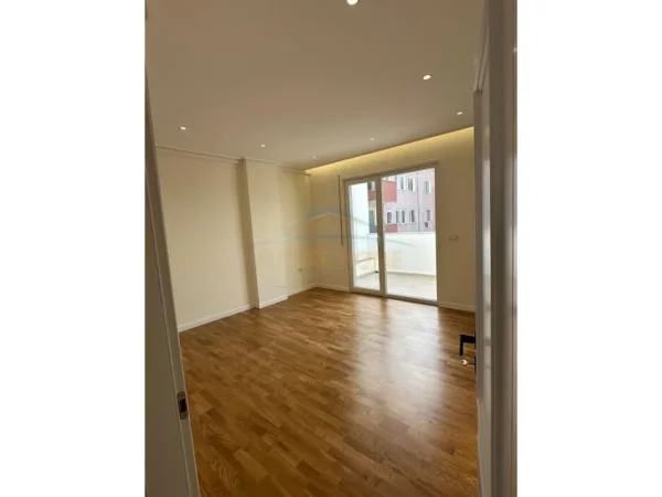 Tirane, shitet apartament 2+1 Kati 5, 86 m² 140.000 € (Fresk)