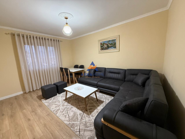 Tirane, jepet me qera apartament 2+1+Ballkon Kati 5, 74 m² 600 € 
