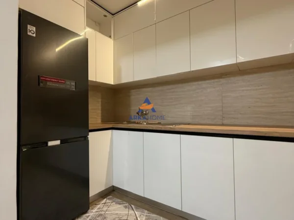 Tirane, jepet me qera apartament 2+1+Ballkon Kati 5, 74 m² 600 € 