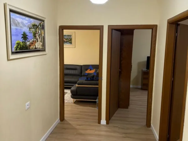 Tirane, jepet me qera apartament 2+1+Ballkon Kati 5, 74 m² 600 € 
