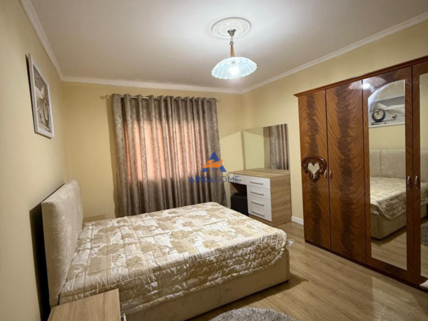 Tirane, jepet me qera apartament 2+1+Ballkon Kati 5, 74 m² 600 € 