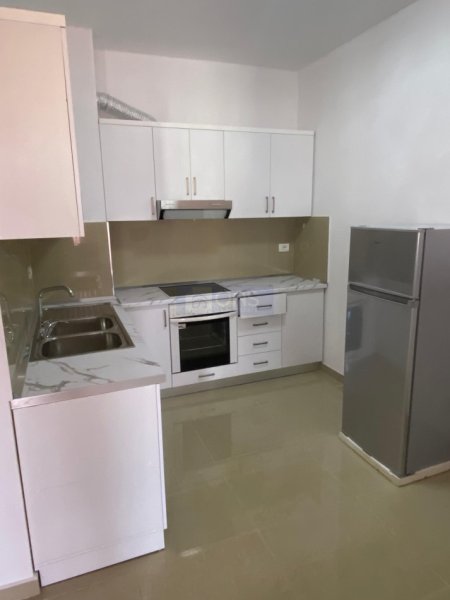 Tirane, jepet me qera apartament 1+1+Aneks+Ballkon Kati 8, 72 m² 400 € (Astir tek pallatet fratari)
