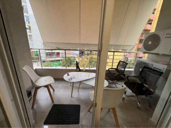Tirane, jepet me qera apartament 1+1+Ballkon Kati 2, 60 m² 600 € (KOMUNA E PARISIT)