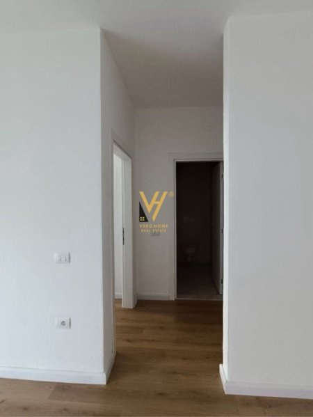 Tirane, jepet me qera apartament 1+1+Ballkon Kati 2, 60 m² 600 € (KOMUNA E PARISIT)