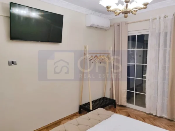 Tirane, jepet me qera apartament 2+1+Aneks+Ballkon Kati 1, 100 m² 650 € (Qender, Rruga Prokop Mima.)