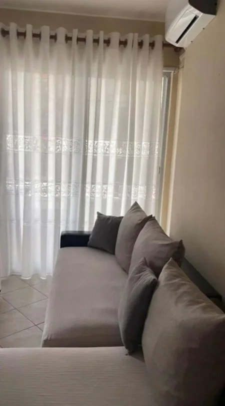 Tirane, jepet me qera apartament 1+1+Ballkon Kati 2, 55 m² 500 € (Rruga Haxhi Hysen Dalliu, prane Prokurorise ,prane Kmy)