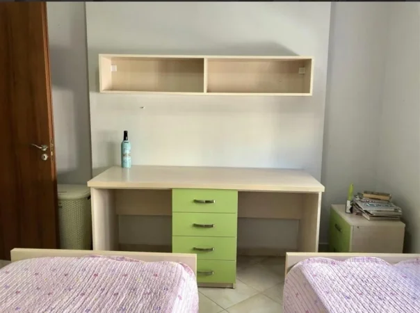 Tirane, jepet me qera apartament 1+1+Ballkon Kati 2, 55 m² 500 € (Rruga Haxhi Hysen Dalliu, prane Prokurorise ,prane Kmy)