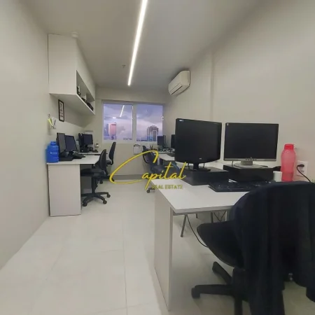 Tirane, jepet me qera zyre Kati 3, 65 m² 600 € (KOMUNA E PARISIT)