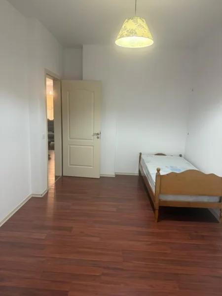 Jepet Apartamenti 2+1 me Qera Tek Kristal Center, KOMUNA PARISIT   650 €uro