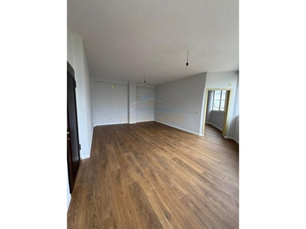 Tirane, shitet apartament 1+1 Kati 3, 64 m² 84.000 € (Rruga Dalip Topi, Fresk)