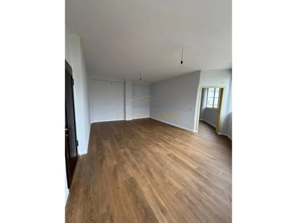 Tirane, shitet apartament 1+1 Kati 3, 64 m² 84.000 € (Rruga Dalip Topi, Fresk)