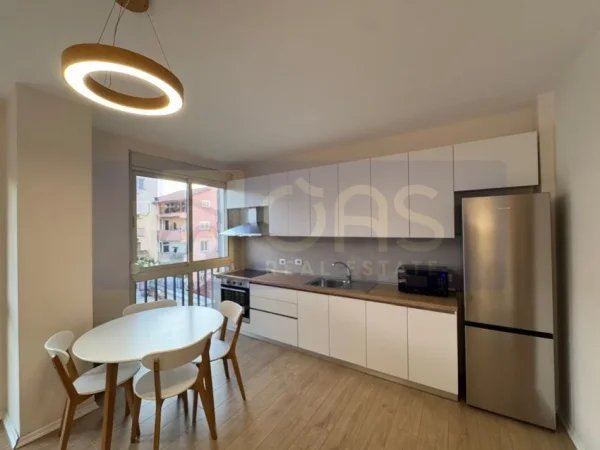 Tirane, jepet me qera apartament 1+1+Aneks+Ballkon Kati 5, 70 m² 750 € (Perballe Xhamise Dine Hoxha.)