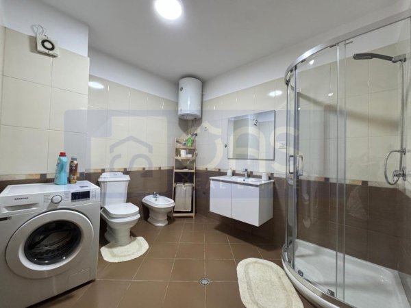 Tirane, jepet me qera apartament 1+1+Aneks+Ballkon Kati 5, 70 m² 750 € (Perballe Xhamise Dine Hoxha.)