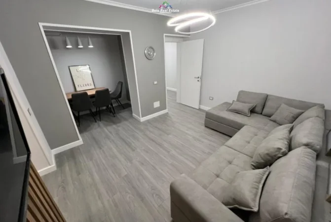 Tirane, jepet me qera apartament 1+1 Kati 1, 60 m² 550 € (Rruga Thanaq Ziko)