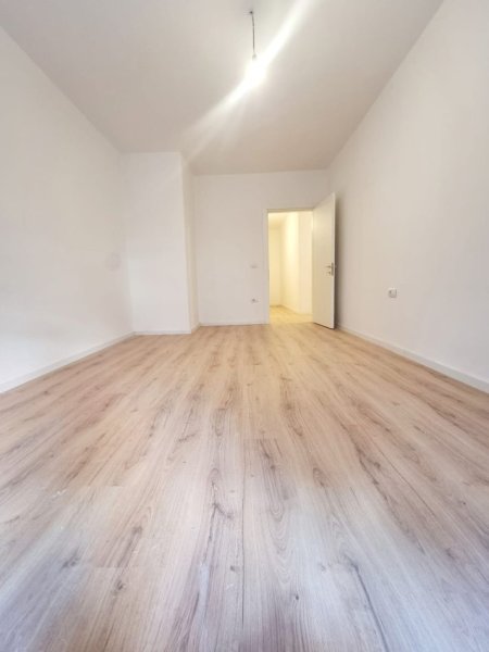 Tirane, shitet apartament 2+1+Aneks+Ballkon Kati 1, 129 m² 280.000 € 