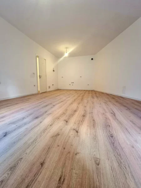 Tirane, shitet apartament 2+1+Aneks+Ballkon Kati 1, 129 m² 280.000 € 