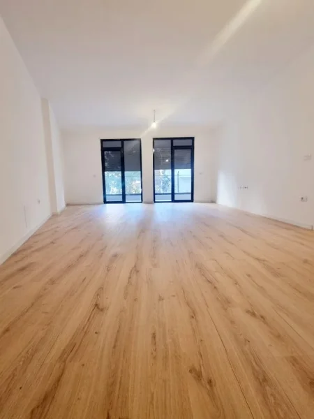 Tirane, shitet apartament 2+1+Aneks+Ballkon Kati 1, 129 m² 280.000 € 