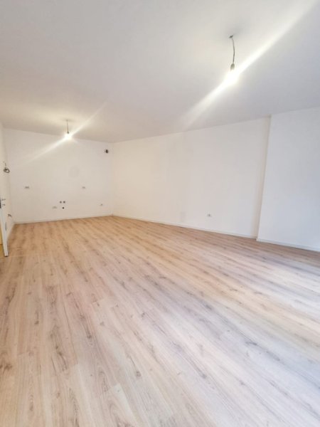 Tirane, shitet apartament 2+1+Aneks+Ballkon Kati 1, 129 m² 280.000 € 