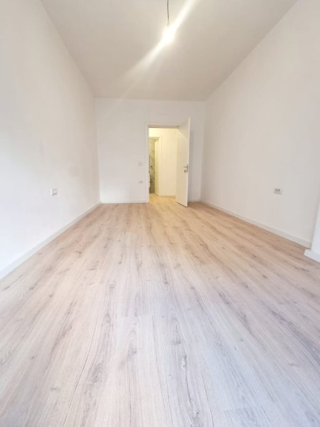 Tirane, shitet apartament 2+1+Aneks+Ballkon Kati 1, 129 m² 280.000 € 
