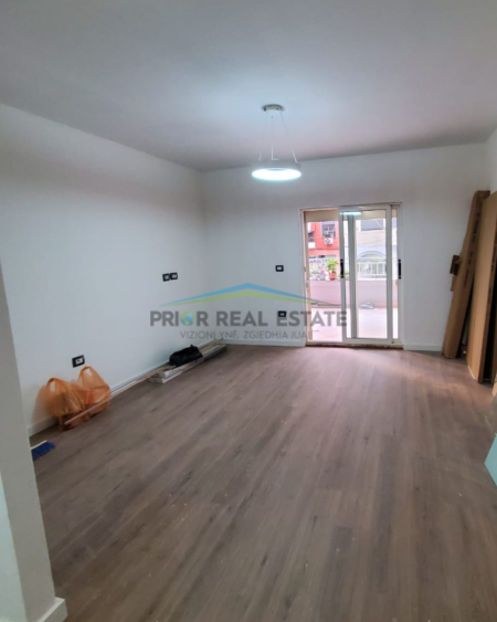 Tirane, shitet 1+1+ VERANDE  Kati 1, 76.7 m² 190.000 € (Komuna e Parisit)