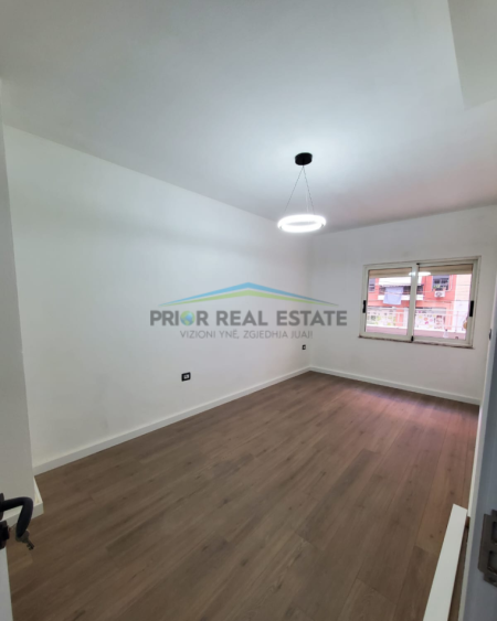 Tirane, shitet 1+1+ VERANDE  Kati 1, 76.7 m² 190.000 € (Komuna e Parisit)