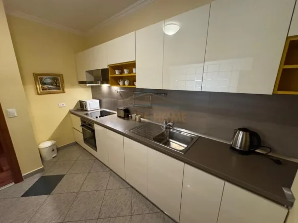 Tirane, shitet apartament 2+1 Kati 4, 136 m² (Blloku)