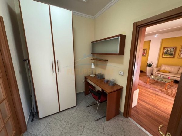 Tirane, shitet apartament 2+1 Kati 4, 136 m² (Blloku)