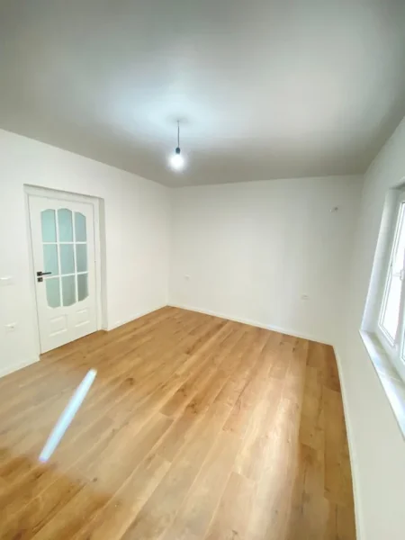 Tirane, shitet apartament 1+1+Ballkon Kati 4, 52 m² 140.000 € 