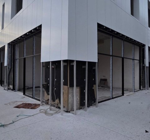 Tirane, jepet me qera dyqan Kati 0, 57 m² 1.250 € (Rruga Xhanfize Keko)