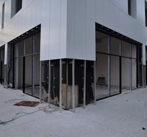 Tirane, jepet me qera dyqan Kati 0, 57 m² 1.270 € (Rruga Xhanfize Keko)