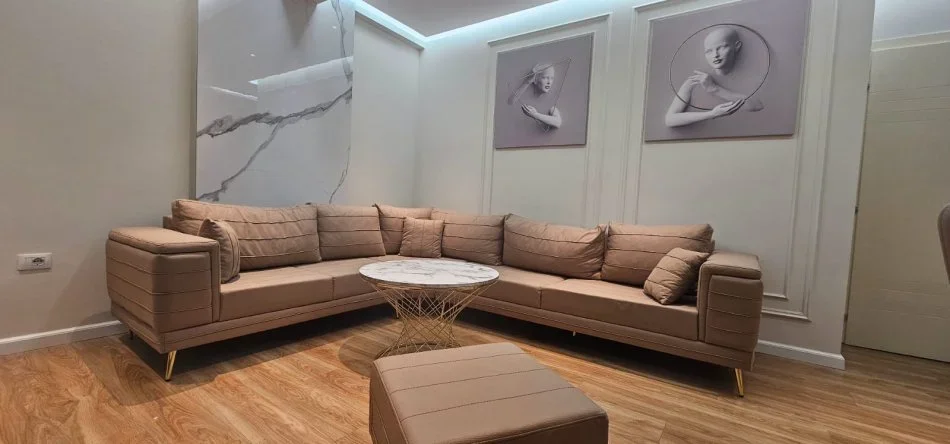 Tirane, jap me qera apartament 1+1+Ballkon Kati 8, 60 m² 700 € (Fusha e Aviacionit)