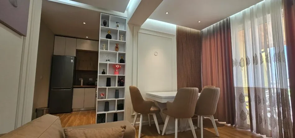 Tirane, jap me qera apartament 1+1+Ballkon Kati 8, 60 m² 700 € (Fusha e Aviacionit)