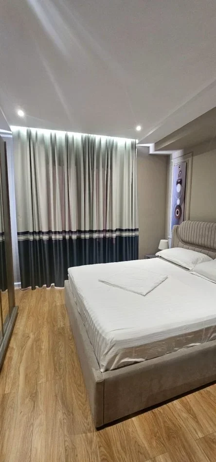 Tirane, jap me qera apartament 1+1+Ballkon Kati 8, 60 m² 700 € (Fusha e Aviacionit)