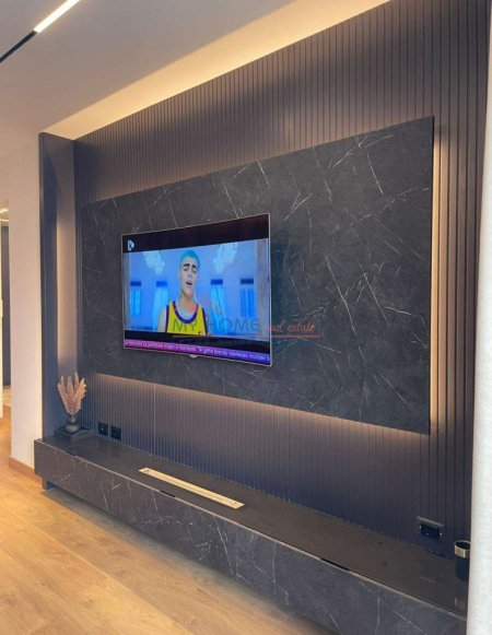 Tirane, jepet me qera apartament 2+1+Ballkon Kati 5, 113 m² 650 € 